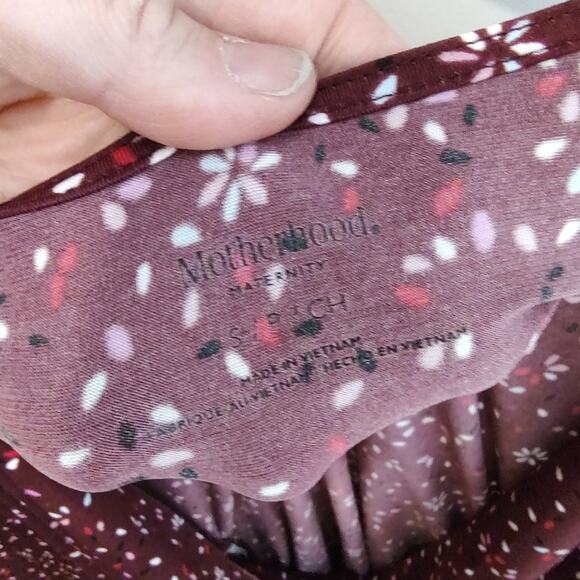 Motherhood Maternity 3/4 Sleeve Floral Faux Wrap Top in Burgundy Size Small - Picture 2 of 6